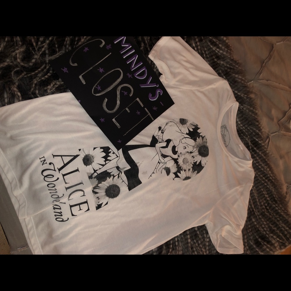 OFFICIAL Disney Alice in Wonderland t-shirt